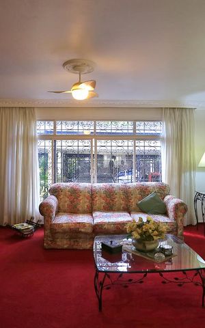 Casa à venda com 260m², 3 quartos e 2 vagasSala