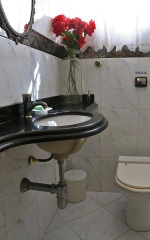 Casa à venda com 260m², 3 quartos e 2 vagasLavabo