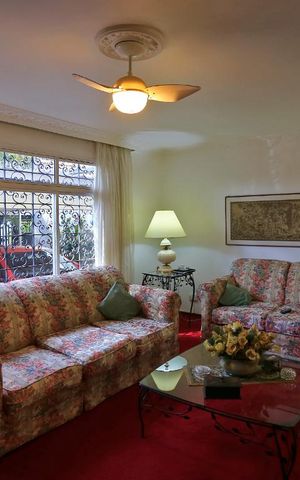 Casa à venda com 260m², 3 quartos e 2 vagasSala