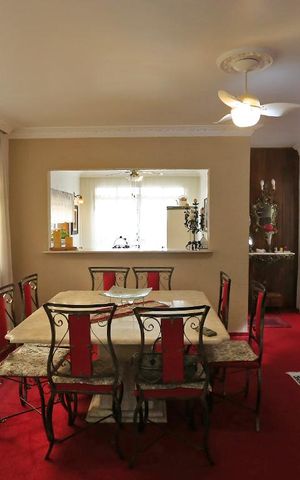 Casa à venda com 260m², 3 quartos e 2 vagasSala