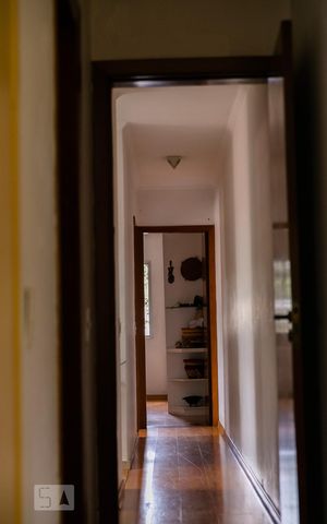 Casa à venda com 190m², 3 quartos e 2 vagas Casa à venda com 190m², 3 quartos e 2 vagasCorredor