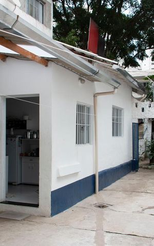 Casa à venda com 242m², 2 quartos e 2 vagasÁrea externa