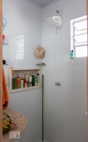 Casa à venda com 242m², 2 quartos e 2 vagasBanheiro