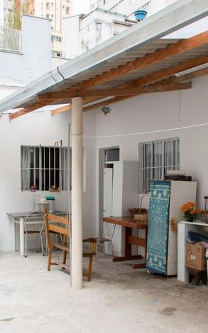 Casa à venda com 242m², 2 quartos e 2 vagasÁrea externa