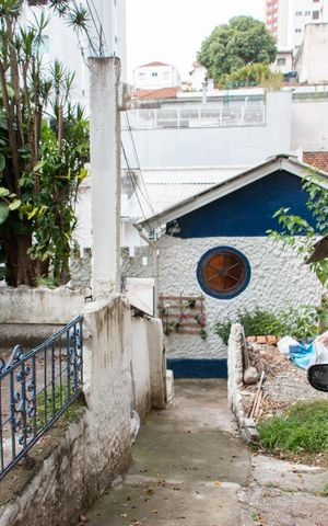 Casa à venda com 242m², 2 quartos e 2 vagasÁrea externa