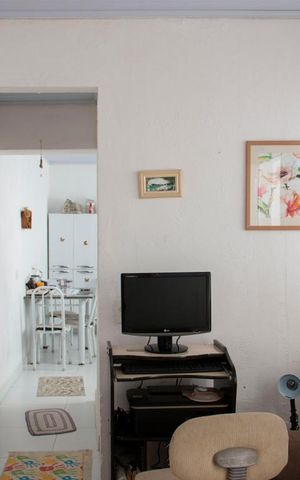 Casa à venda com 242m², 2 quartos e 2 vagasSala