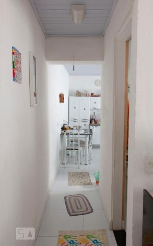 Casa à venda com 242m², 2 quartos e 2 vagasCorredor