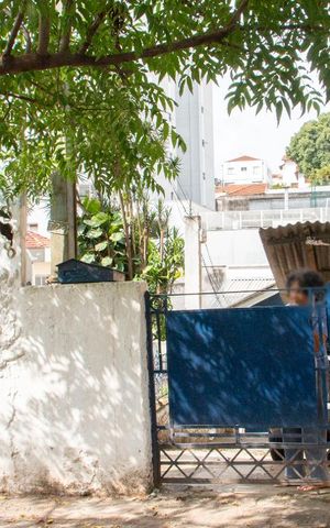 Casa à venda com 242m², 2 quartos e 2 vagasFachada