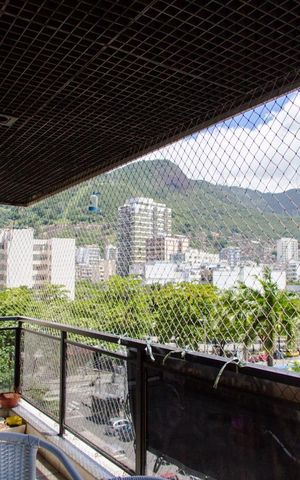Apartamento à venda com 130m², 4 quartos e 2 vagas Apartamento à venda com 130m², 4 quartos e 2 vagasVaranda