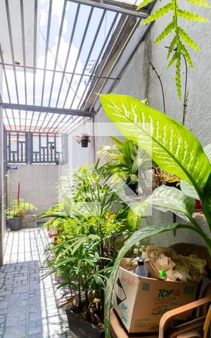 Casa à venda com 600m², 5 quartos e 2 vagas Casa à venda com 600m², 5 quartos e 2 vagasCasa 1: Quintal
