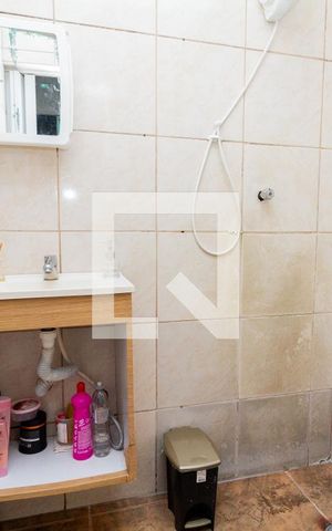 Casa à venda com 600m², 5 quartos e 2 vagas Casa à venda com 600m², 5 quartos e 2 vagasCasa 2: Banheiro