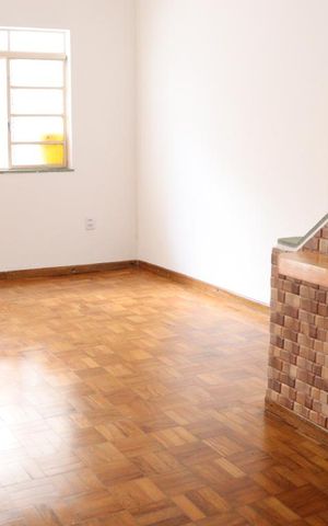 Casa para alugar com 135m², 3 quartos e 2 vagasSala