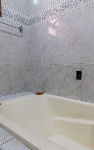 Casa para alugar com 240m², 3 quartos e 2 vagas Casa para alugar com 240m², 3 quartos e 2 vagasBanheiro da Suíte 2