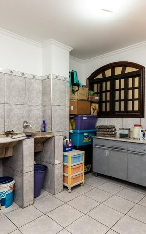 Casa à venda com 500m², 4 quartos e 7 vagas Casa à venda com 500m², 4 quartos e 7 vagasÁrea de serviço
