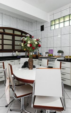 Casa à venda com 500m², 4 quartos e 7 vagas Casa à venda com 500m², 4 quartos e 7 vagasCozinha 1