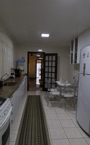 Casa à venda com 183m², 4 quartos e 3 vagas Casa à venda com 183m², 4 quartos e 3 vagasCozinha