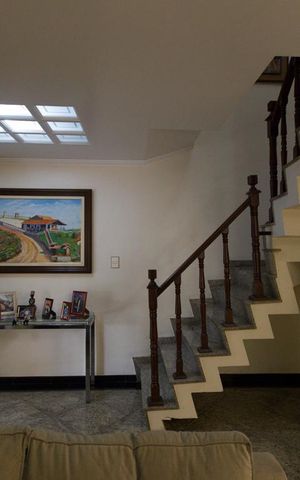 Casa à venda com 183m², 4 quartos e 3 vagas Casa à venda com 183m², 4 quartos e 3 vagasSala