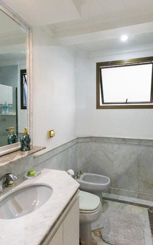 Apartamento para alugar com 223m², 3 quartos e 4 vagasBanheiro do Quarto 2