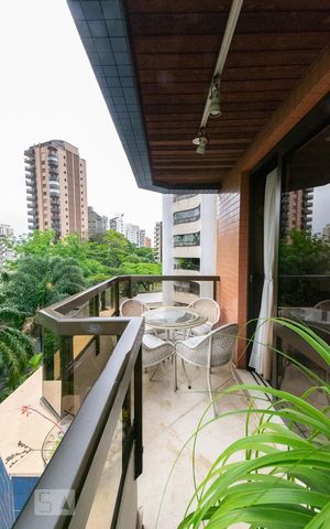 Apartamento para alugar com 223m², 3 quartos e 4 vagasVaranda