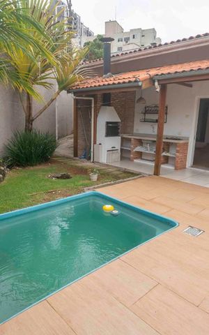 Casa à venda com 200m², 5 quartos e 2 vagasQuintal frontal