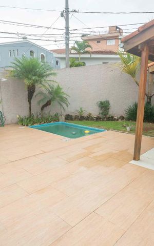 Casa à venda com 200m², 5 quartos e 2 vagasQuintal frontal