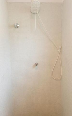 Casa à venda com 200m², 5 quartos e 2 vagasBanheiro 1