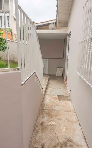Casa à venda com 200m², 5 quartos e 2 vagasCorredor lateral