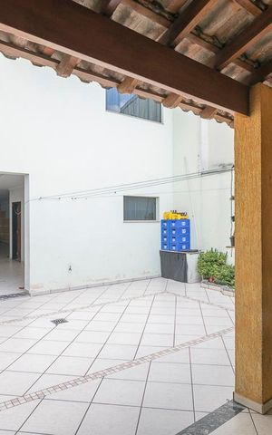 Casa à venda com 500m², 5 quartos e 10 vagas Casa à venda com 500m², 5 quartos e 10 vagasQuintal com Churrasqueira