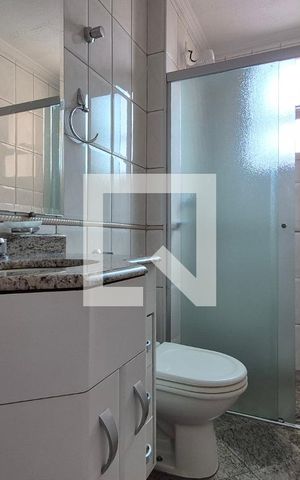 Apartamento à venda com 135m², 4 quartos e 3 vagas Apartamento à venda com 135m², 4 quartos e 3 vagasBanheiro da suíte