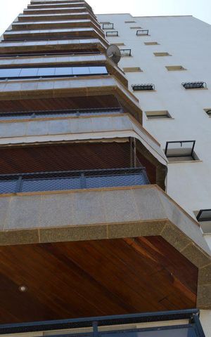 Apartamento à venda com 90m², 2 quartos e 1 vagaFachada Lateral