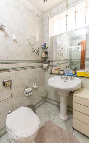 Apartamento à venda com 244m², 3 quartos e 3 vagasBanheiro 1