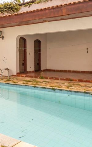Casa à venda com 436m², 4 quartos e 4 vagasPiscina