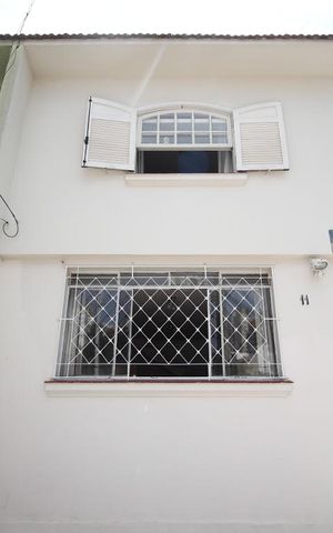 Casa à venda com 133m², 3 quartos e 1 vaga Casa à venda com 133m², 3 quartos e 1 vagaFachada