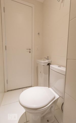 Apartamento para alugar com 105m², 3 quartos e 2 vagas Apartamento para alugar com 105m², 3 quartos e 2 vagasBanheiro de Serviço