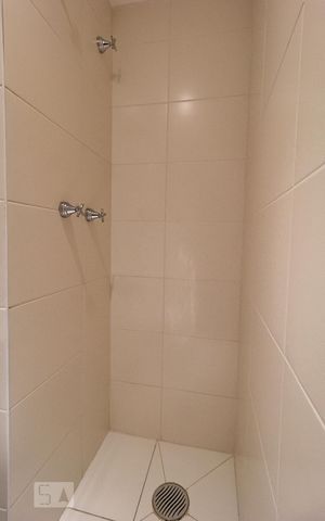 Apartamento para alugar com 105m², 3 quartos e 2 vagas Apartamento para alugar com 105m², 3 quartos e 2 vagasBanheiro de Serviço