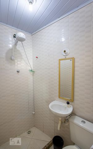Studio para alugar com 35m², 1 quarto e sem vaga Studio para alugar com 35m², 1 quarto e sem vagaBanheiro Social