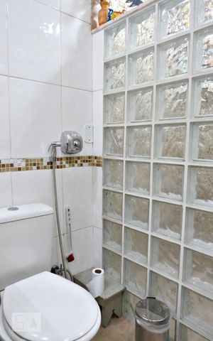 Casa à venda com 118m², 4 quartos e 2 vagasBanheiro