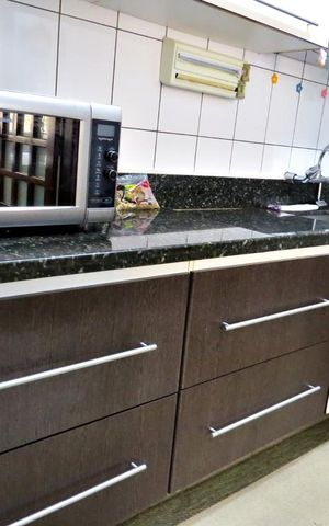 Casa à venda com 118m², 4 quartos e 2 vagasCozinha - Armários