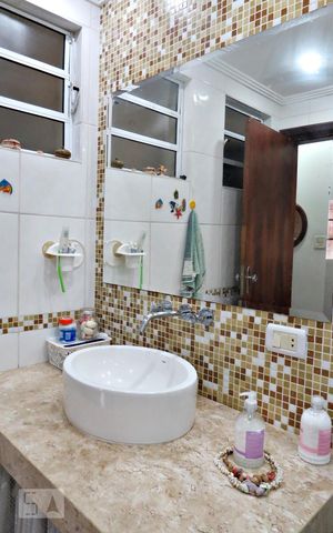 Casa à venda com 118m², 4 quartos e 2 vagasBanheiro