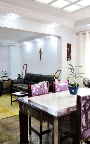 Casa à venda com 118m², 4 quartos e 2 vagasSala