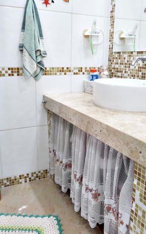 Casa à venda com 118m², 4 quartos e 2 vagasBanheiro
