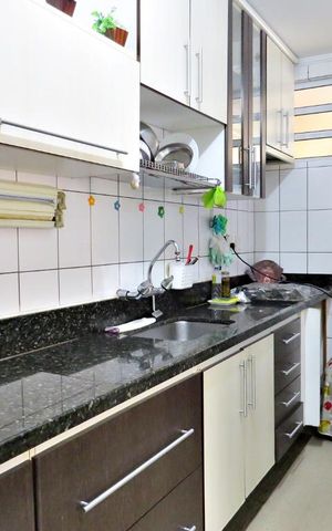 Casa à venda com 118m², 4 quartos e 2 vagasCozinha - Armários
