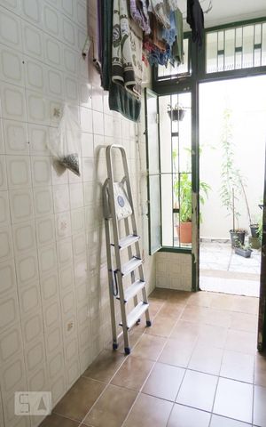 Casa à venda com 118m², 4 quartos e 2 vagasDetalhe da area de serviço