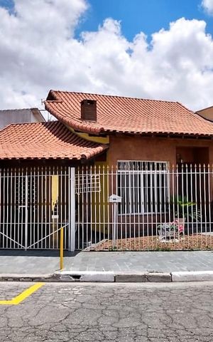 Casa à venda com 176m², 2 quartos e 3 vagasFachada