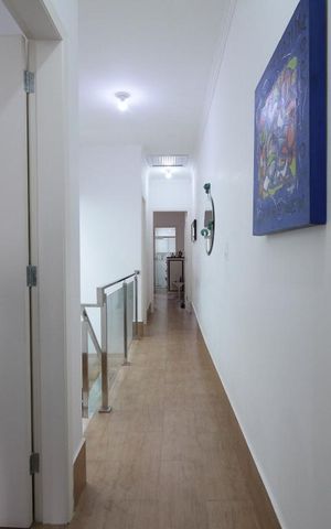 Casa à venda com 93m², 3 quartos e 2 vagasCorredor