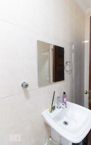 Casa à venda com 216m², 4 quartos e 3 vagas Casa à venda com 216m², 4 quartos e 3 vagasBanheiro 1