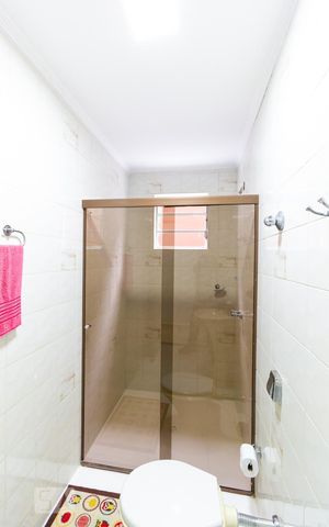 Casa à venda com 216m², 4 quartos e 3 vagas Casa à venda com 216m², 4 quartos e 3 vagasBanheiro 2