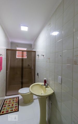 Casa à venda com 216m², 4 quartos e 3 vagas Casa à venda com 216m², 4 quartos e 3 vagasBanheiro 2