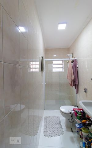 Casa à venda com 216m², 4 quartos e 3 vagas Casa à venda com 216m², 4 quartos e 3 vagasBanheiro 1