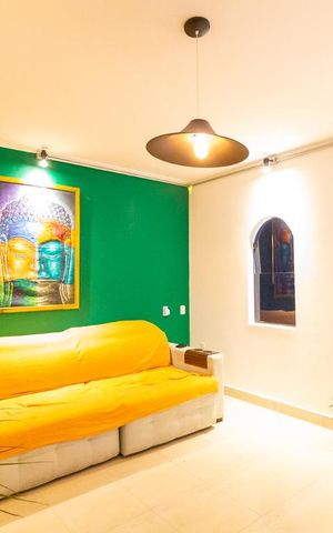 Casa à venda com 216m², 4 quartos e 3 vagas Casa à venda com 216m², 4 quartos e 3 vagasSala